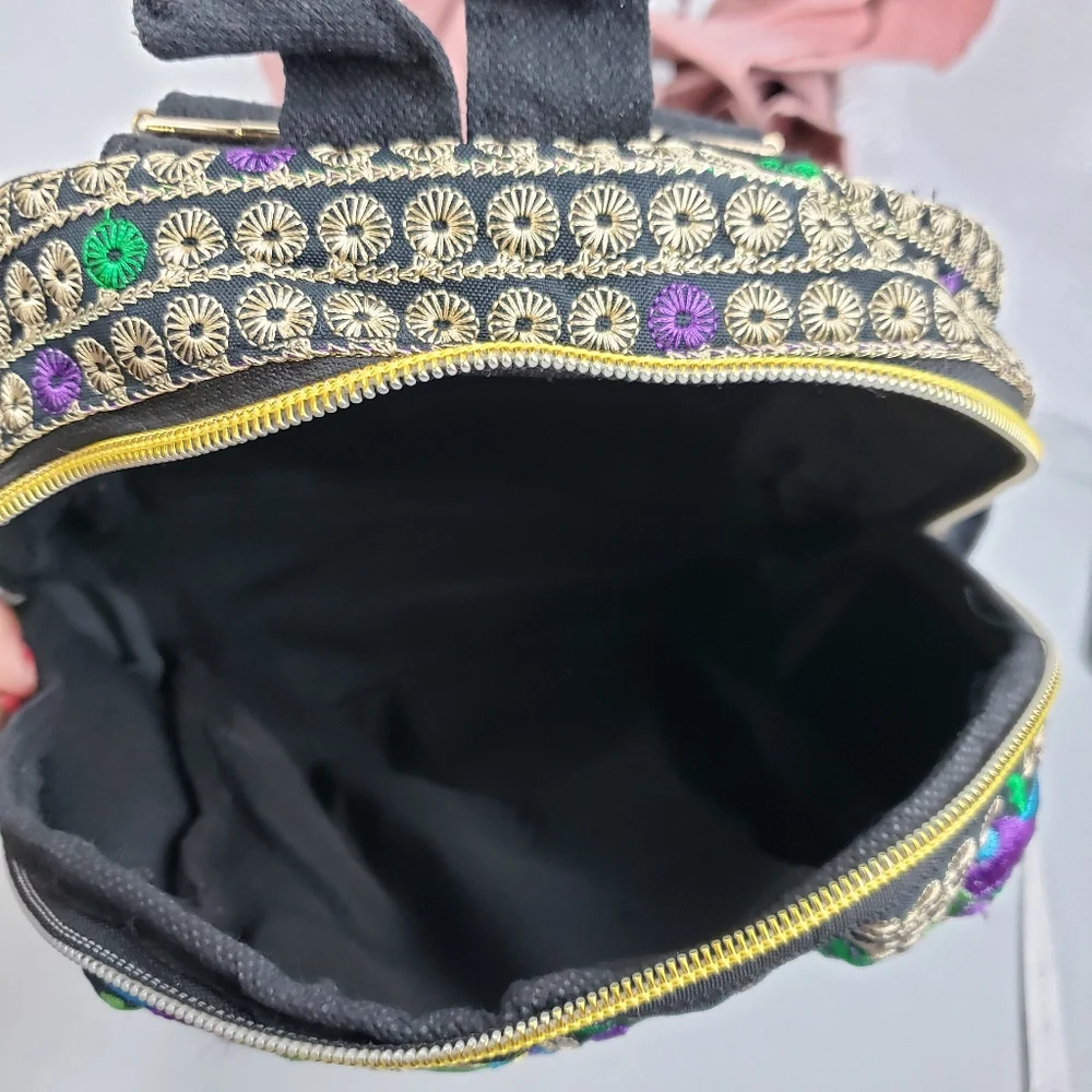 Embroidered floral Mexican Backpack NEW/ mochila Mexicana bordada a mano nueva‎